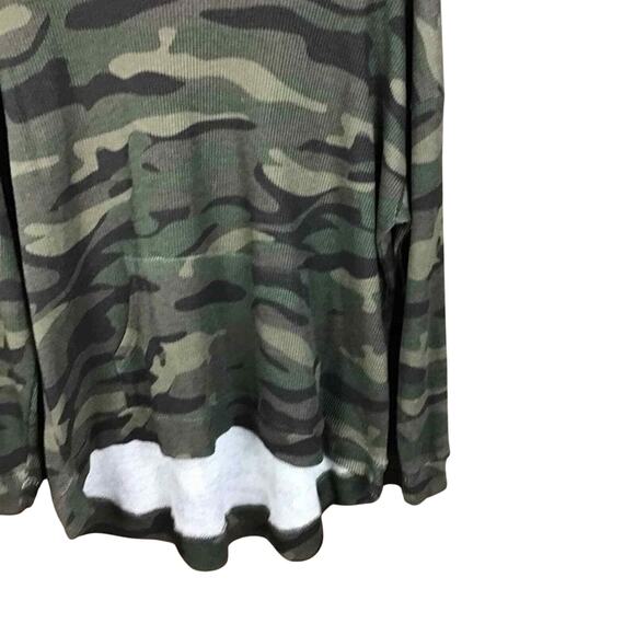 RDI Womens Medium Camo Thermal Top Hi-Low Hem Kangaroo Pocket Green NWOT - Picture 13 of 14
